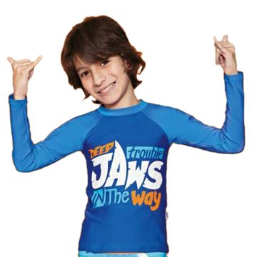 camiseta-protecao-solar-menino-tubarao-azul-jaws
