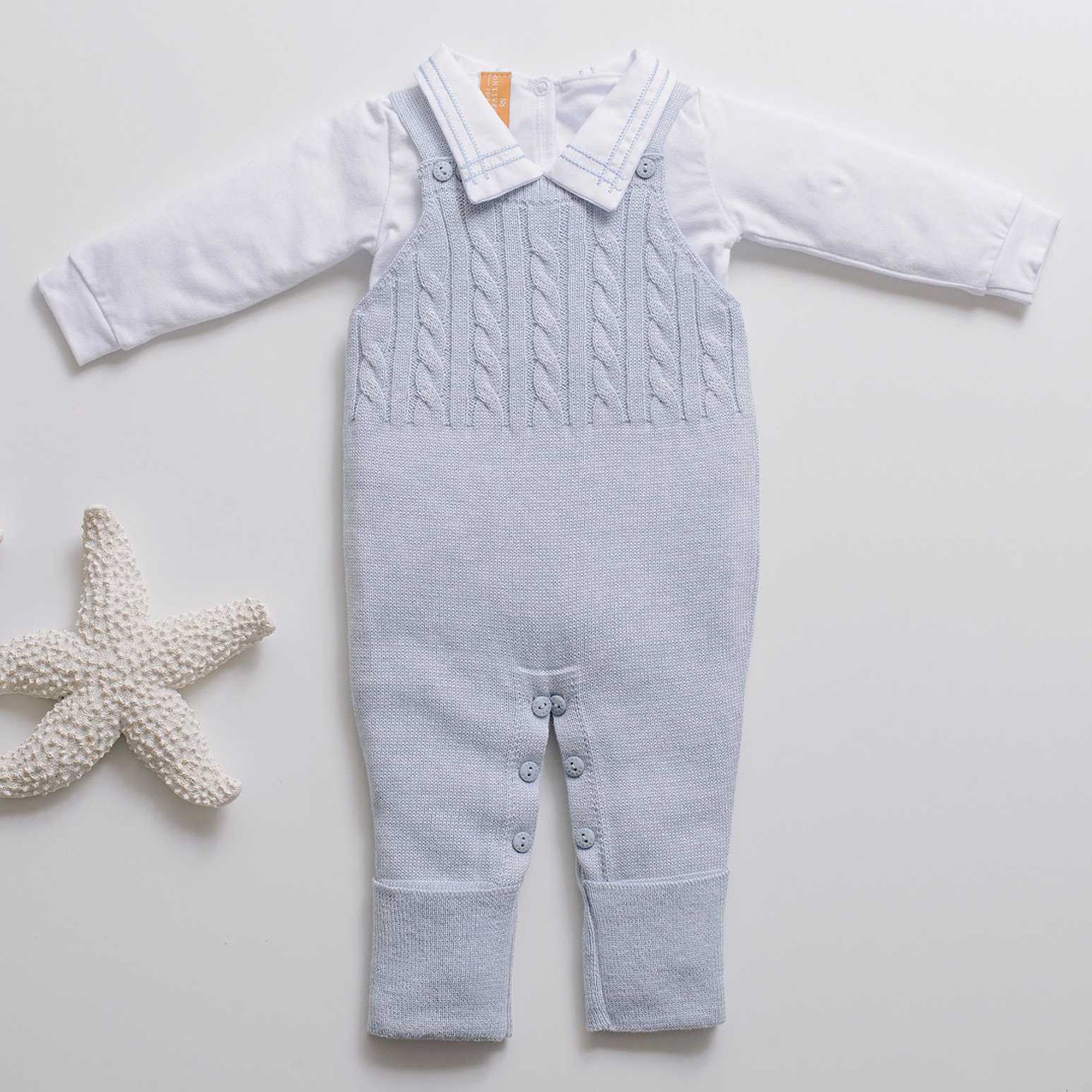conjunto-bebe-jardineira-trico-azul-e-body-gola-bordada-1
