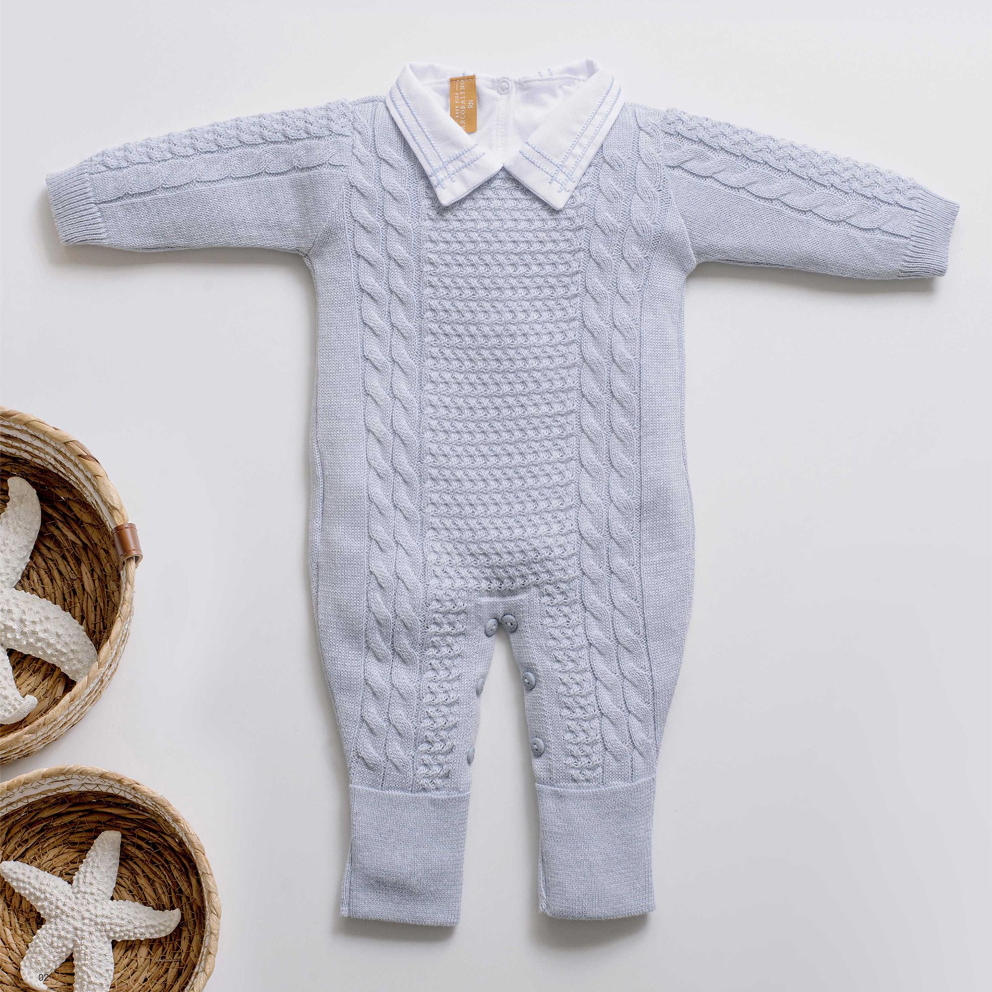 conjunto-bebe-macacao-trico-azul-e-body-gola-bordada-1