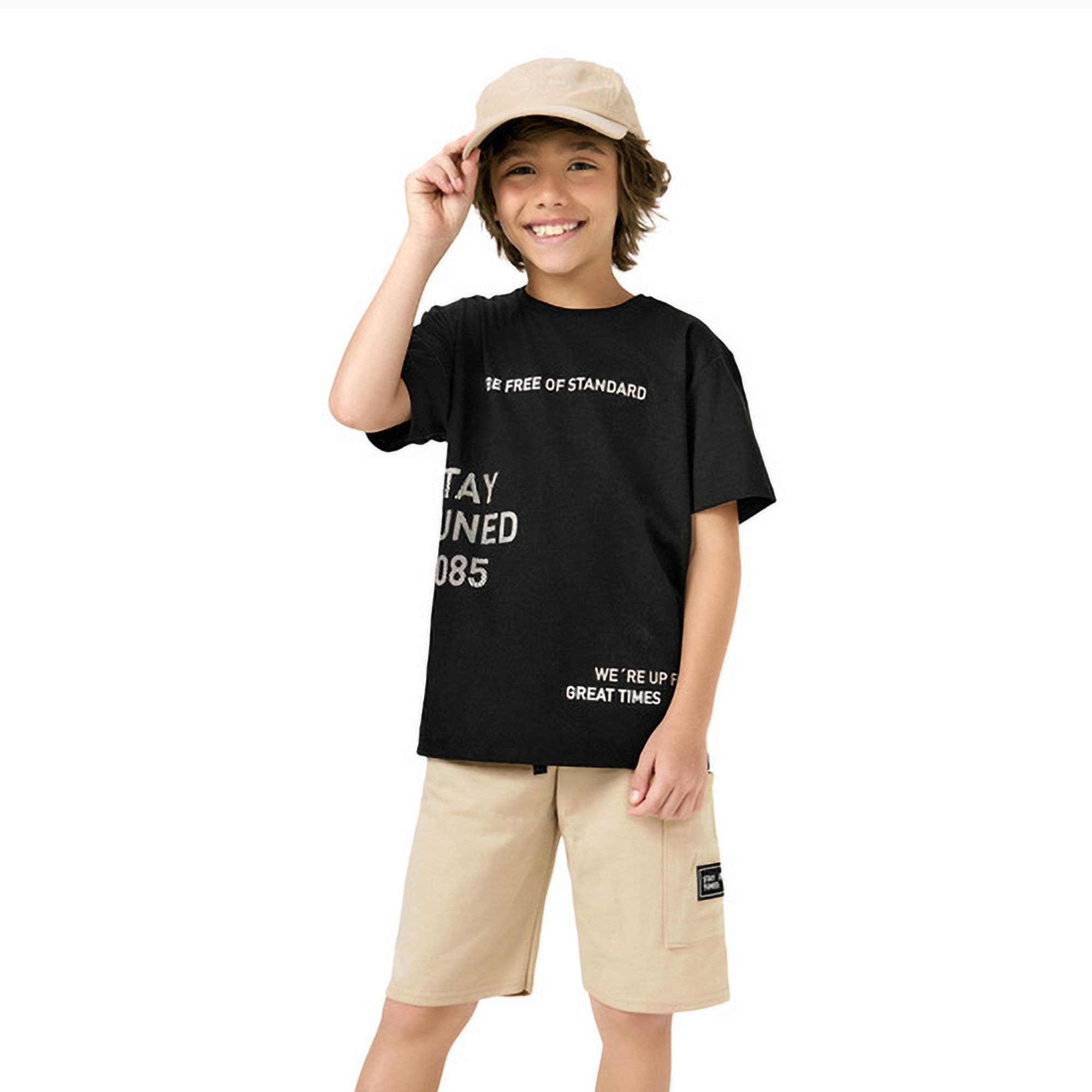 Conjunto-Meninos-Camiseta-Preta-Stay-Tuned-e-Bermuda-Bege-Kyly-1
