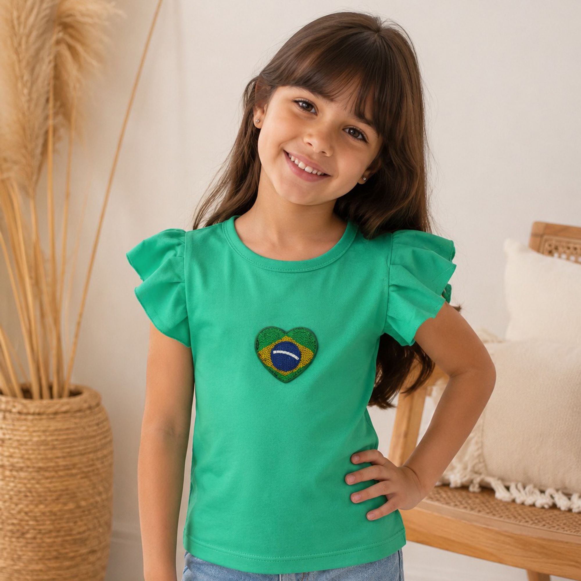 camiseta-infantil-verde-coracao-lantejoulas-brasil-copa