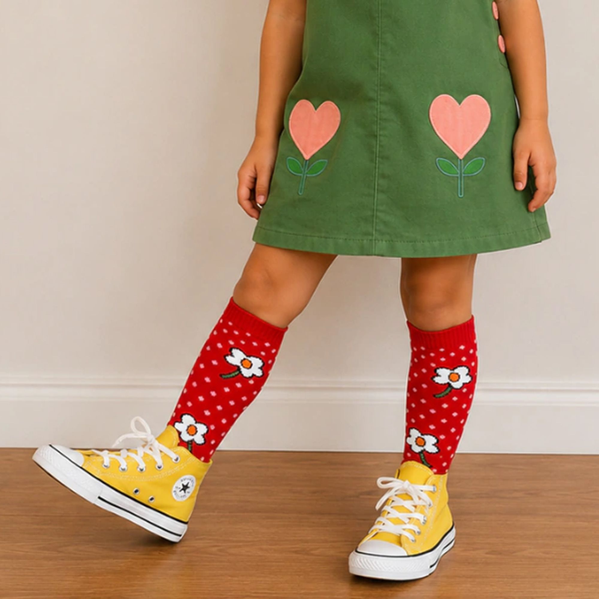 Meia-Infantil-3-4-Vermelha-Maju-Flores-e-Poas-Brancos-Cantarola-