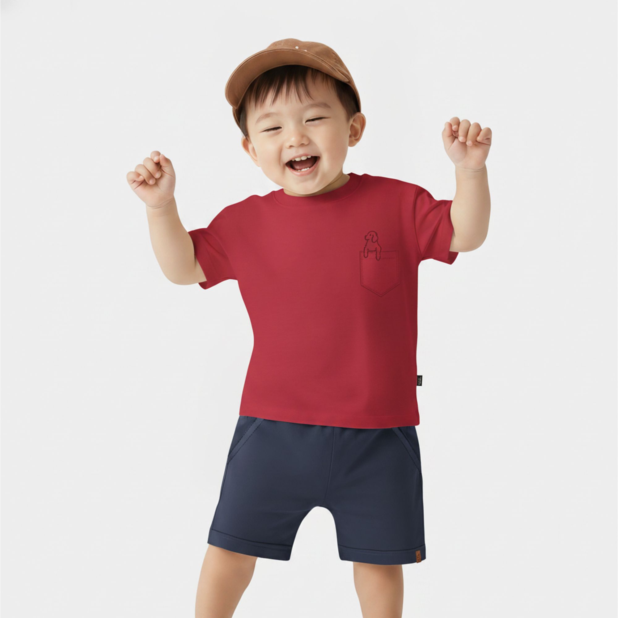 Conjunto-Meninos-Camiseta-Vermelha-Bolso-Bordado-e-Bermuda-Marinho-1