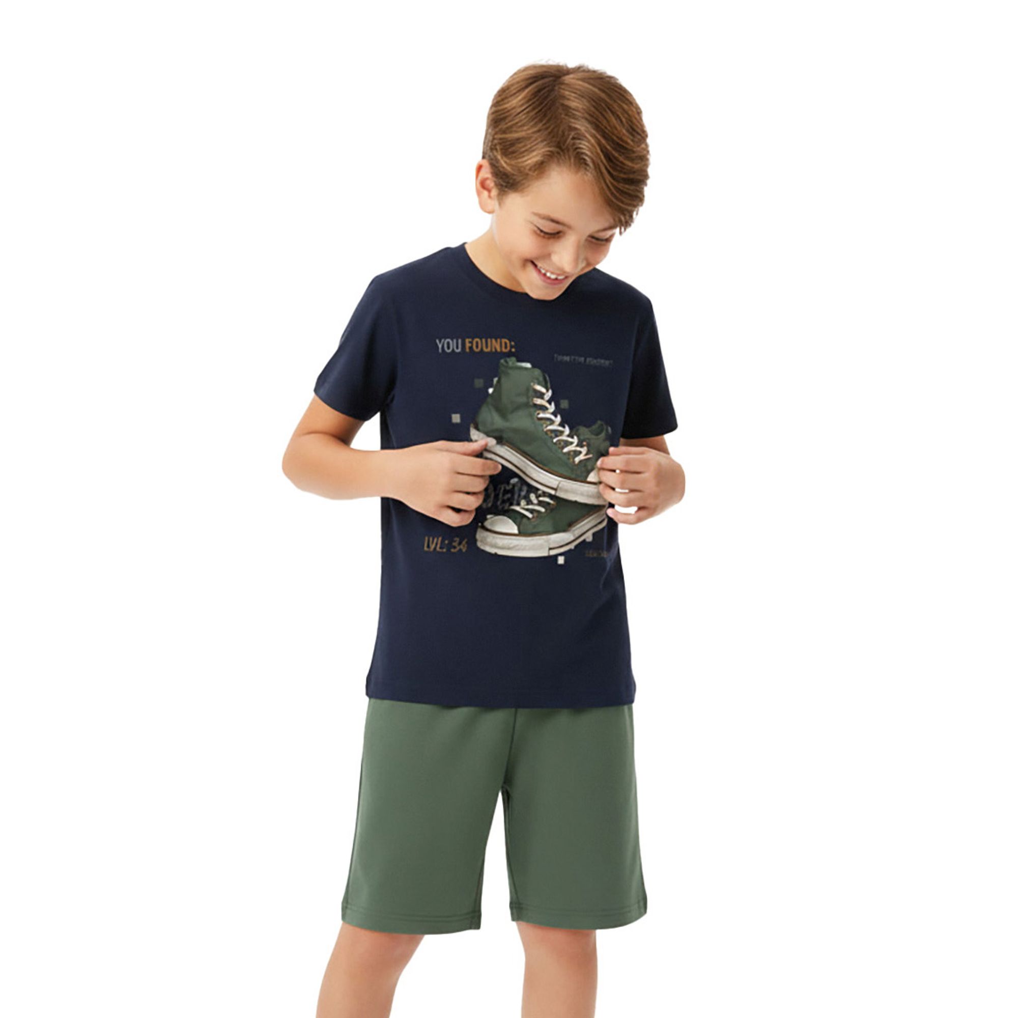 Conjunto-Meninos-Camiseta-Azul-Marinho-Sneakers-e-Bermuda-Verde-1